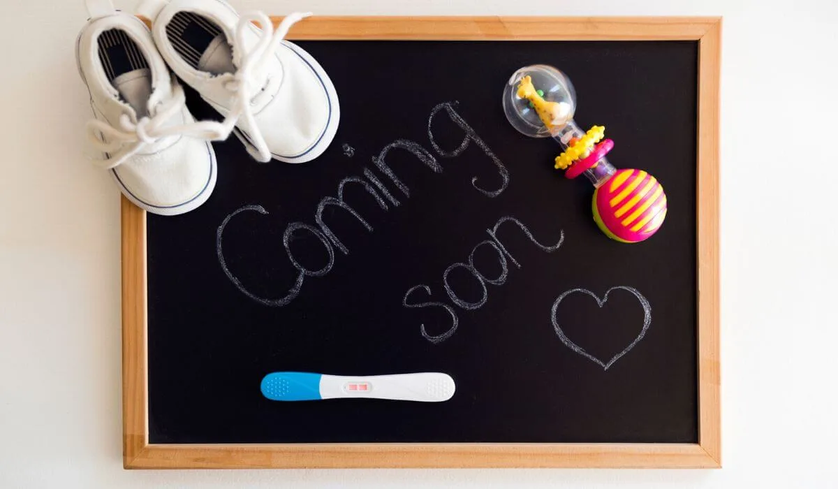 Simple pregnancy announcement on chalkboard