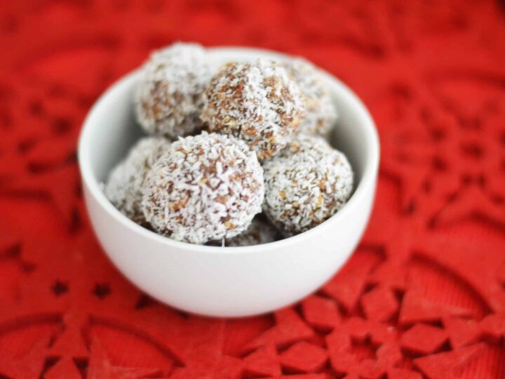 Simple Rum Balls Recipe with only 5 ingredients