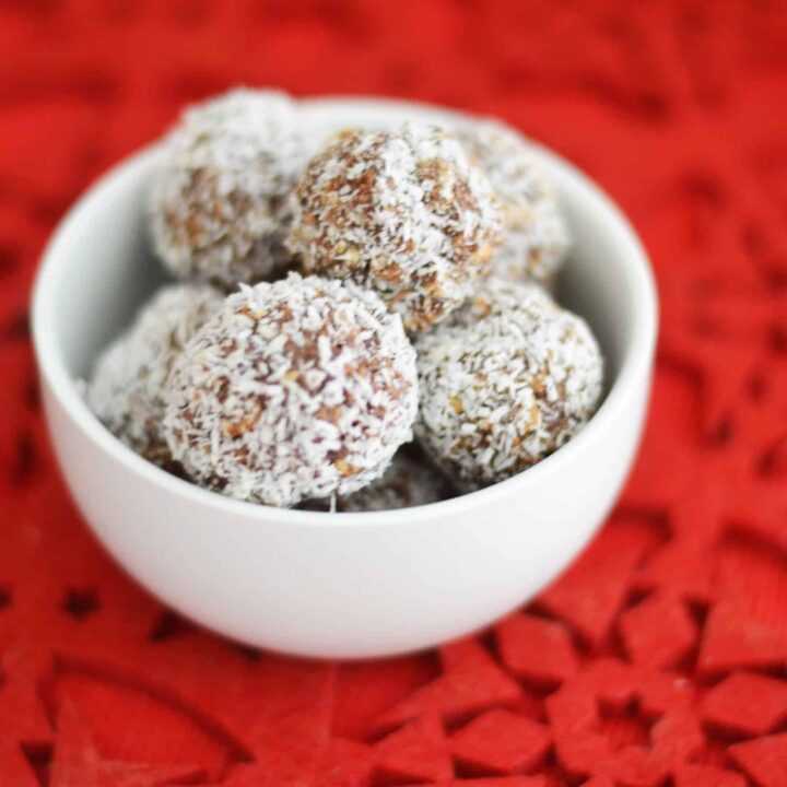 Simple rum balls recipe with only 5 ingredients