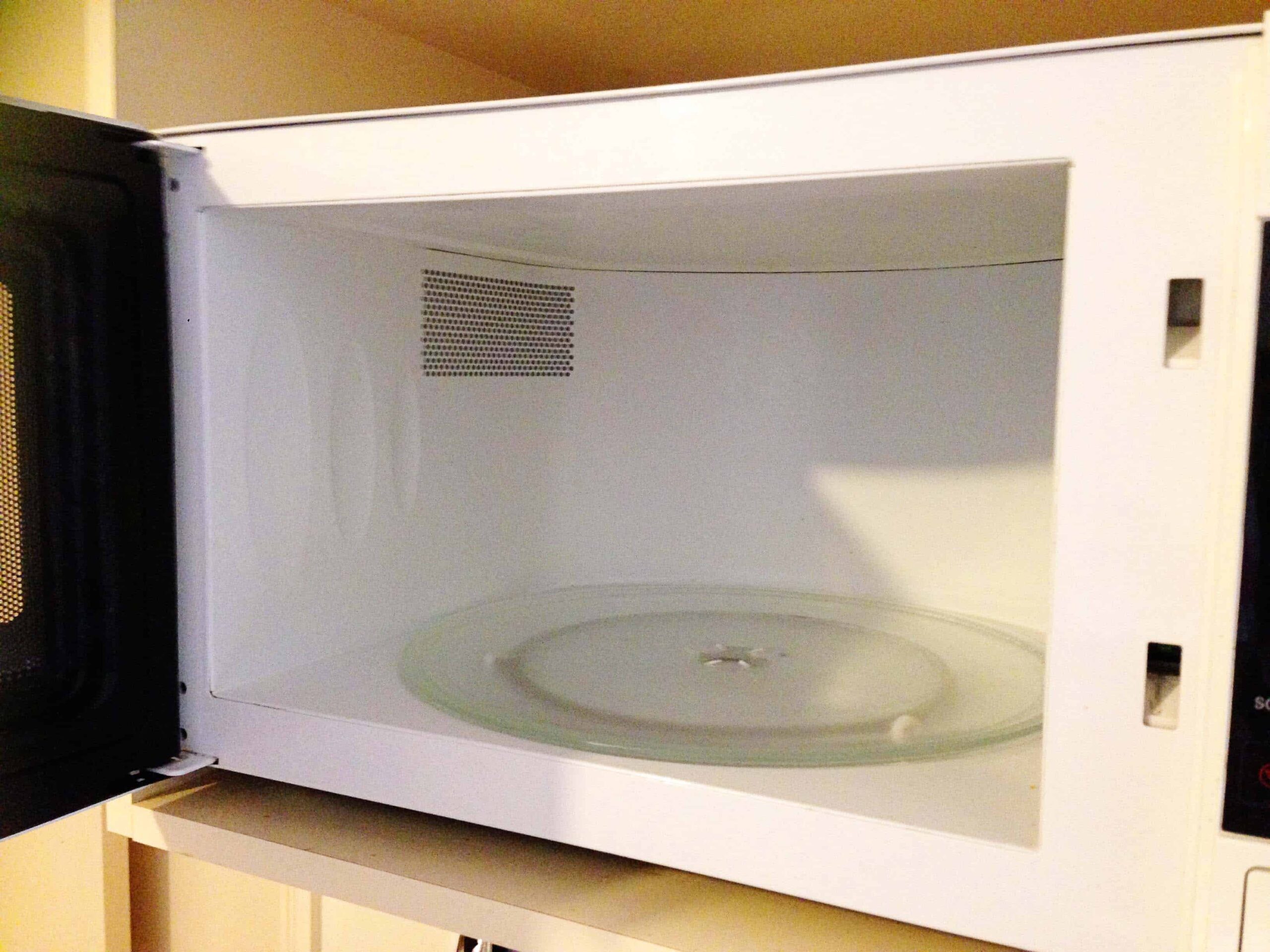 clean microwave naturally