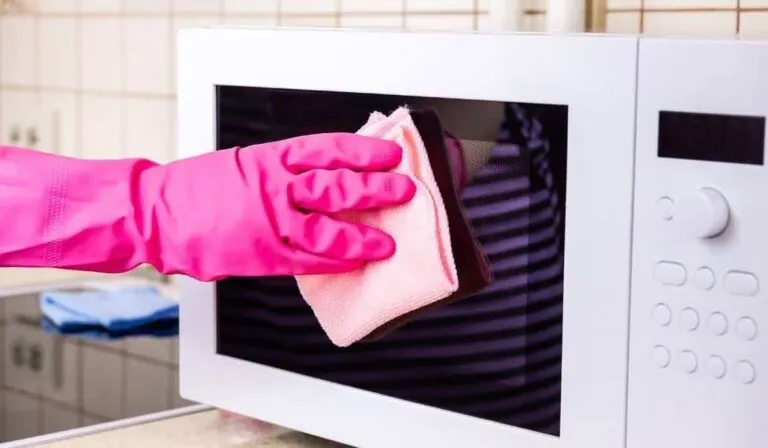 How to clean a microwave without toxic chemicals