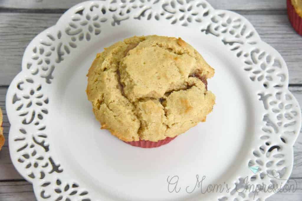 Healthy Muffins For Kids for snacks, school lunches and on the go #healthymuffinrecipes #muffinrecipesforkids