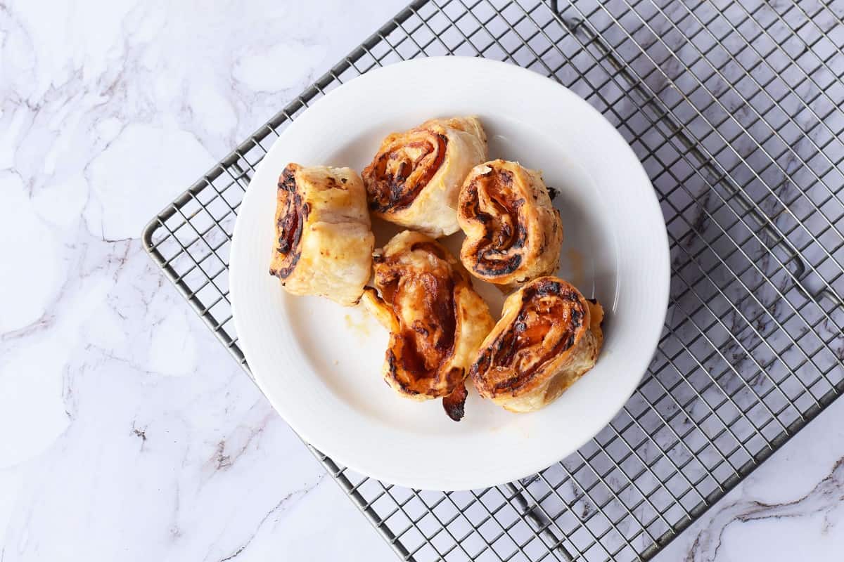 Air fryer pizza rolls with puff pastry