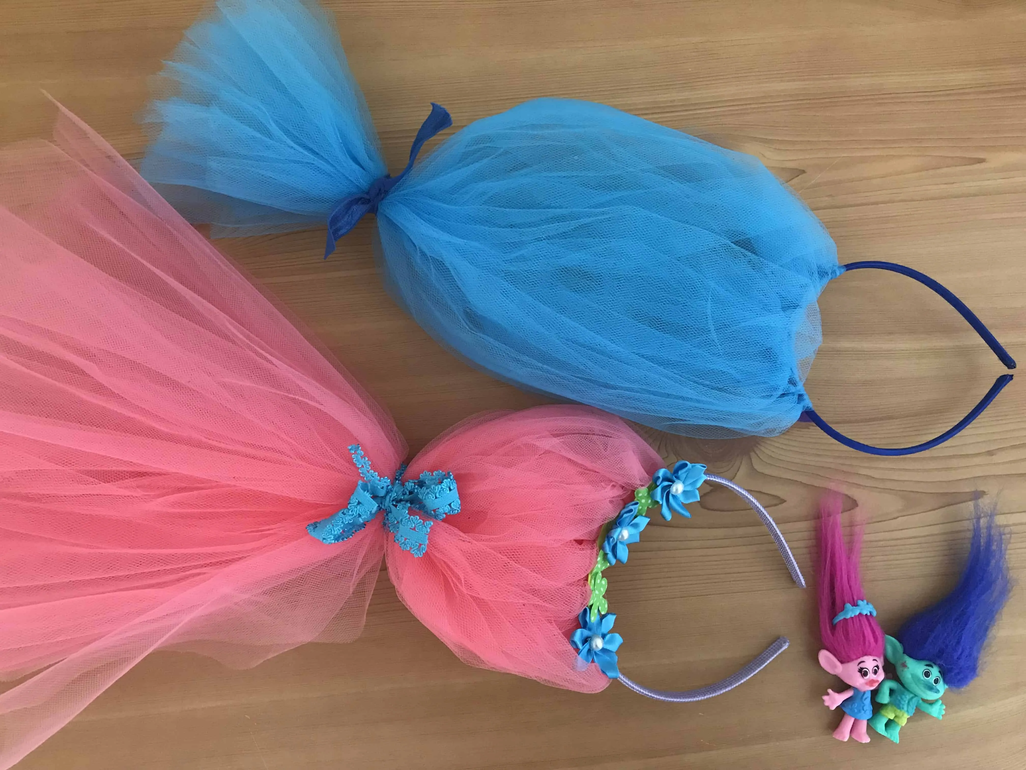 Easy tulle troll headband diy