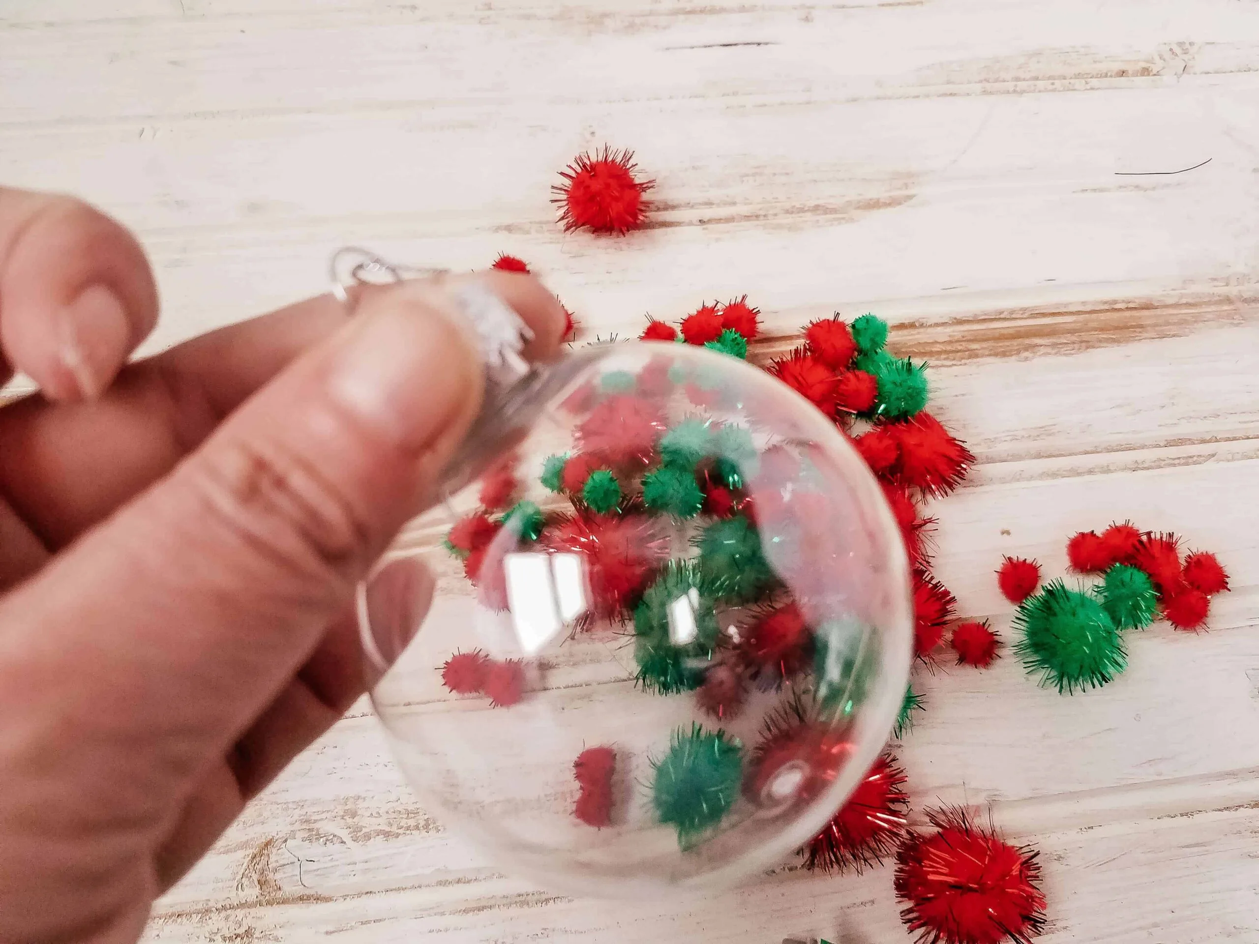 Handmade pom pom decoration tutorial