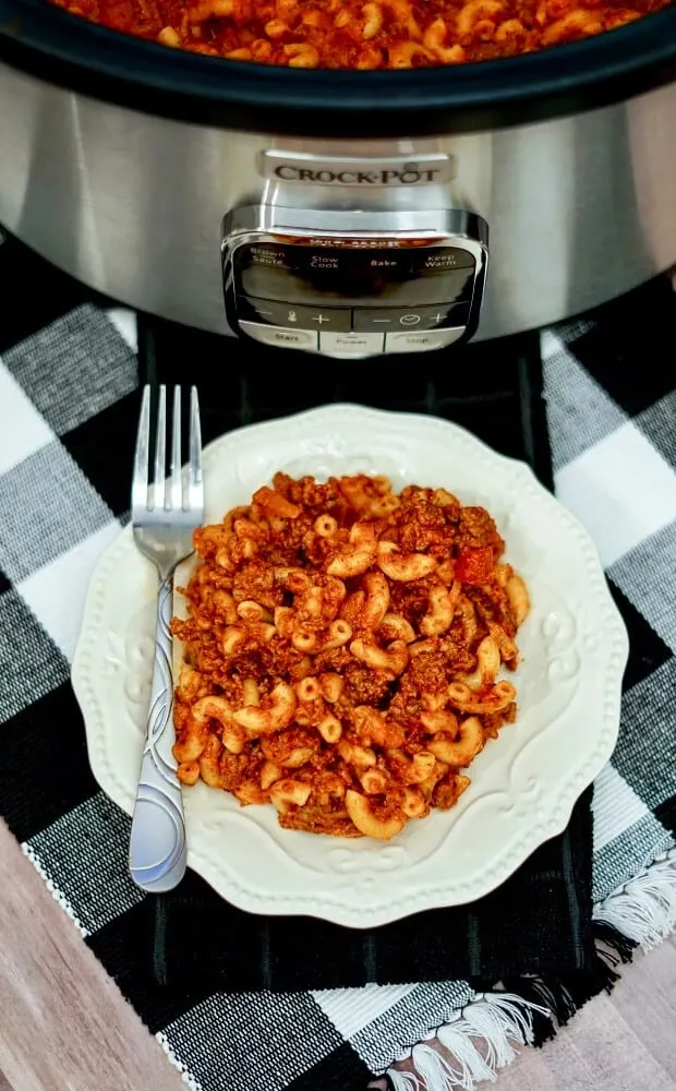 Slow cooker beef goulash