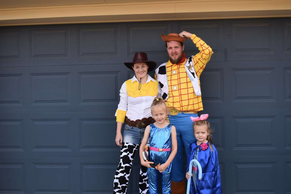 Family toy story costume with jessie, woody, barbie and bo peep