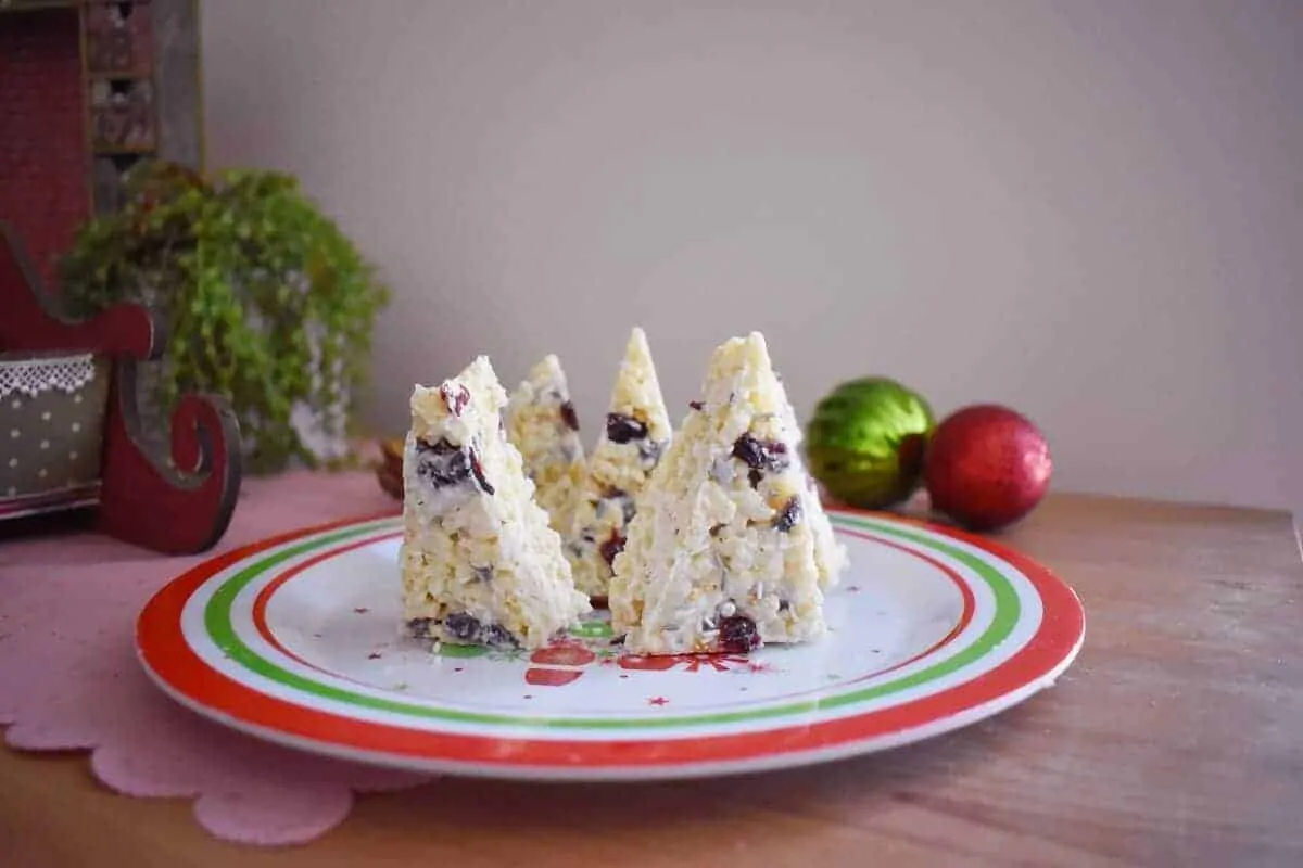 White chocolate and cranberry christmas tree rice krispie treats