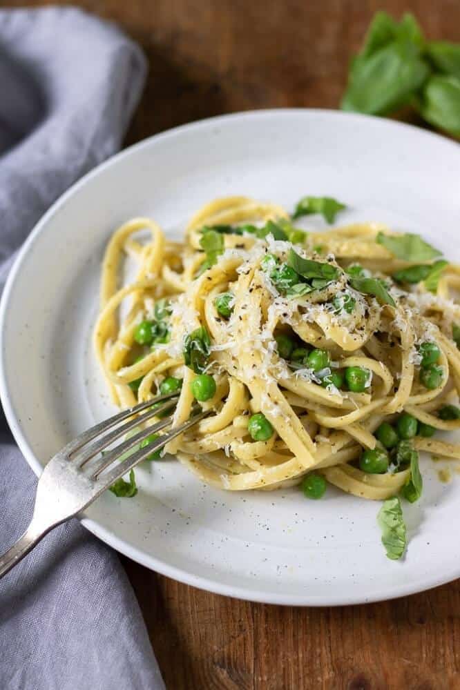 Pesto pasta with peas