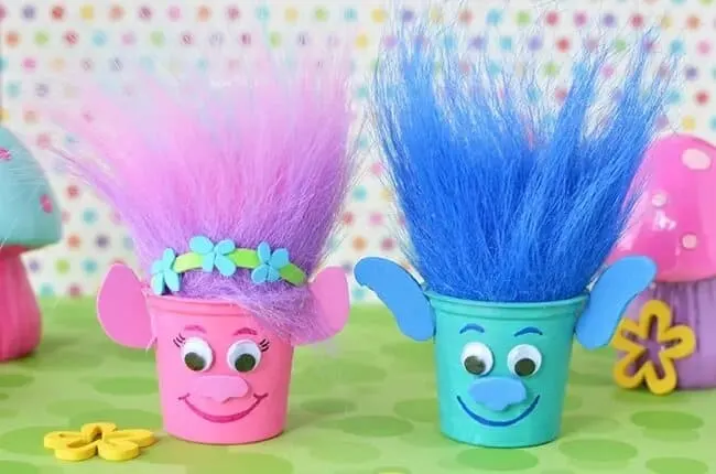 Troll treat cup favours