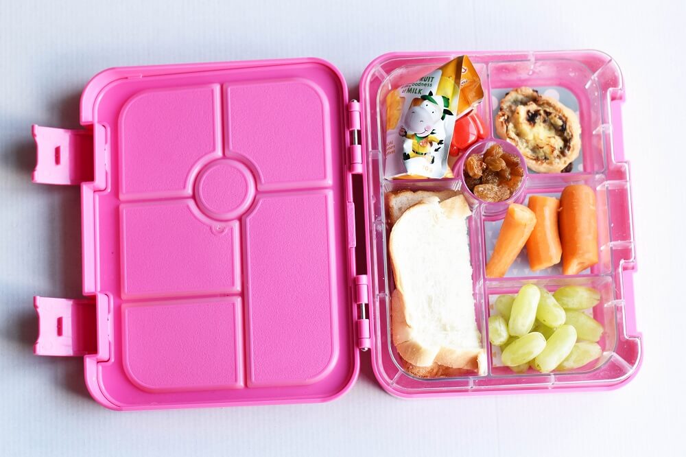 Bento box with sandwich and sncaks
