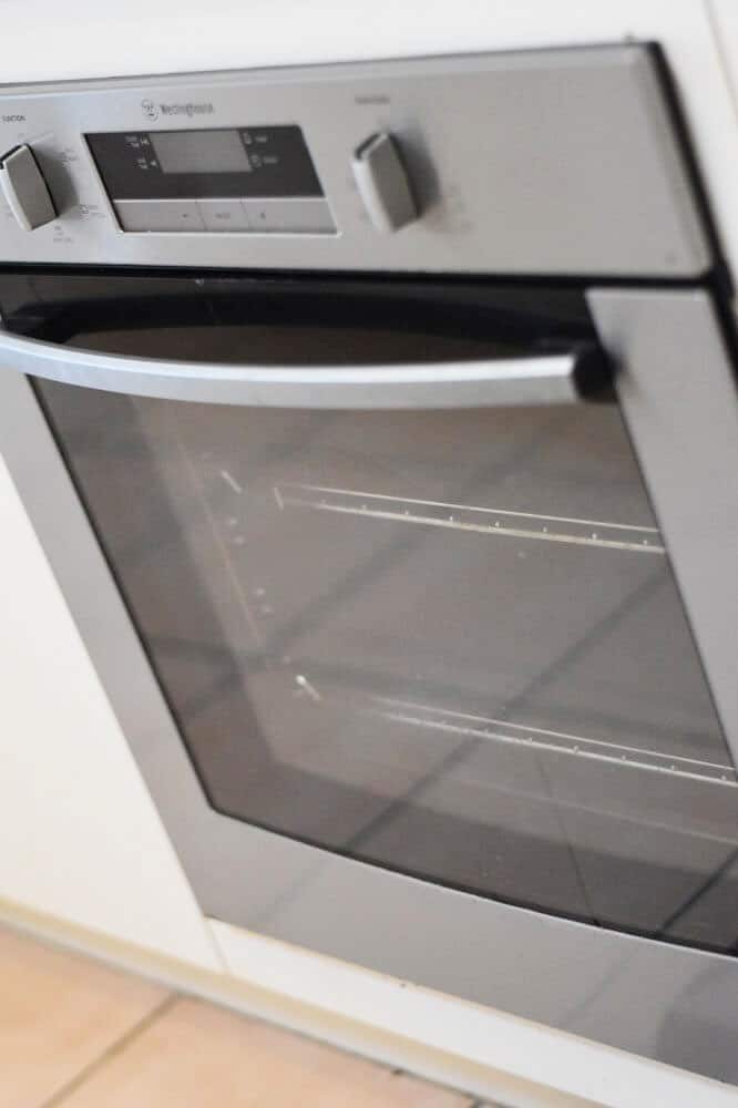 How to deep clean an oven