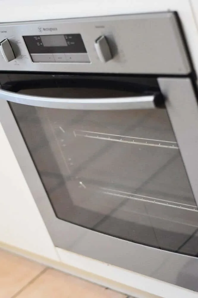 How to deep clean an oven