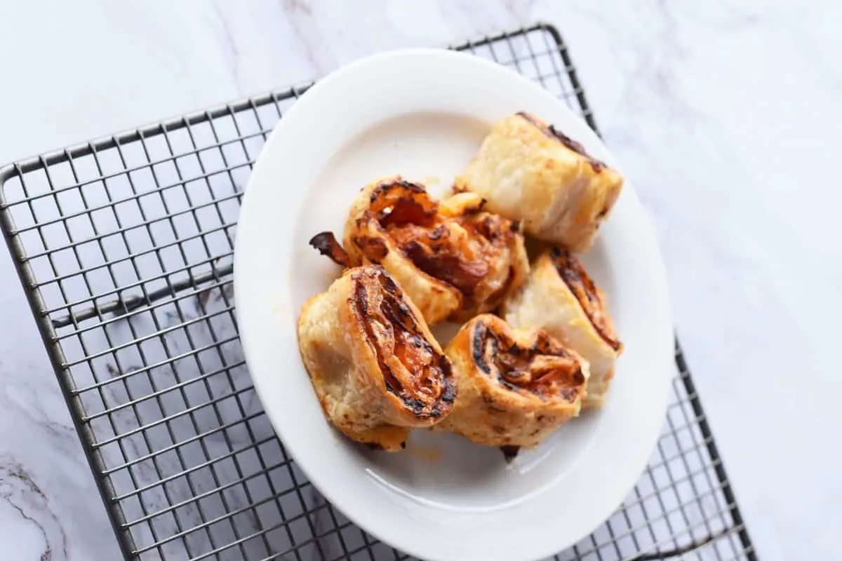 Air fryer pizza scrolls puff pastry