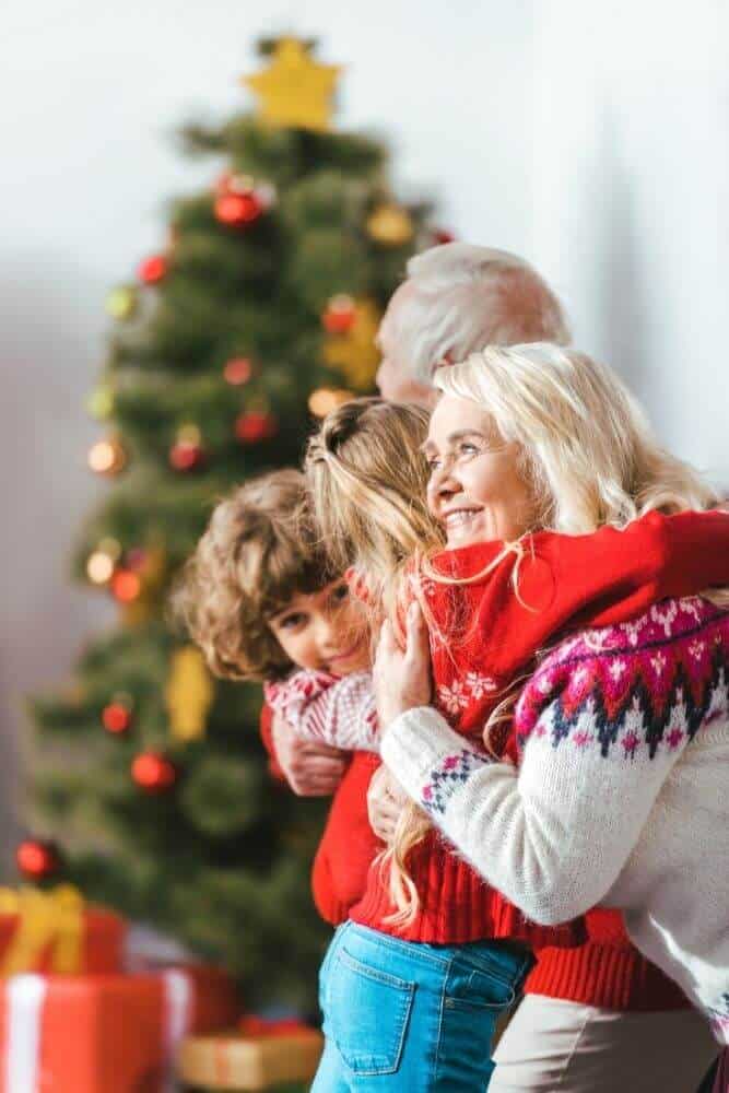 Family gift idaas hugging at christmas
