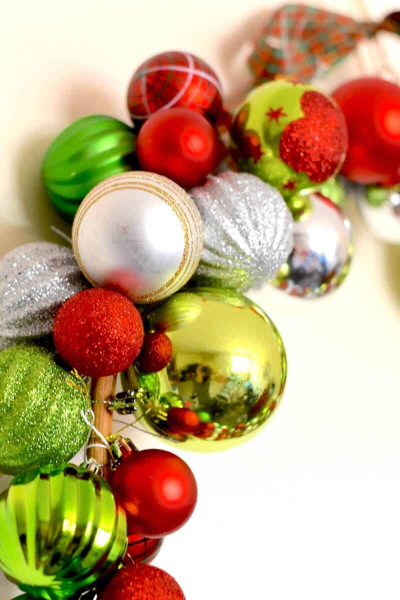 DIY Christmas ball wreath
