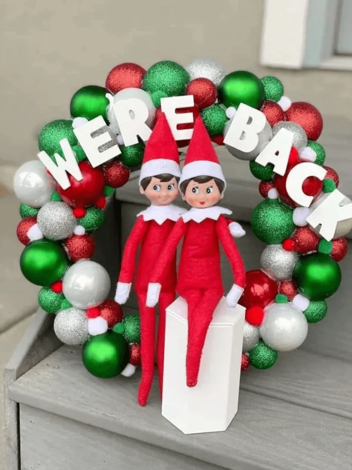 Diy elf on the shelf arrival wreath.