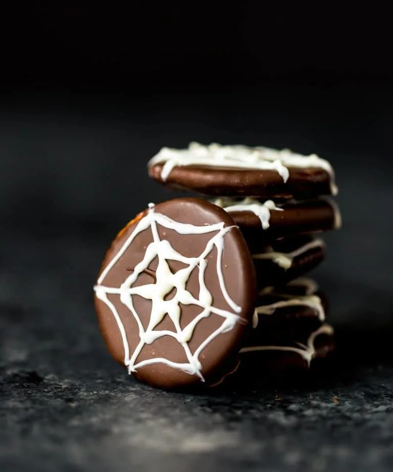 Spiderweb crackers