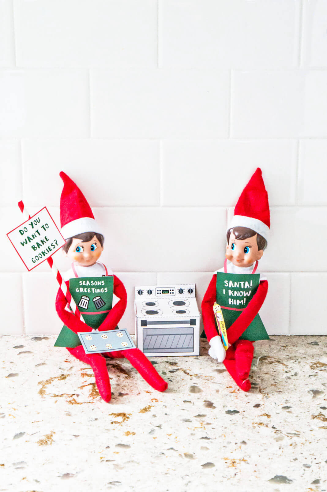 2 elf on the shelf baking