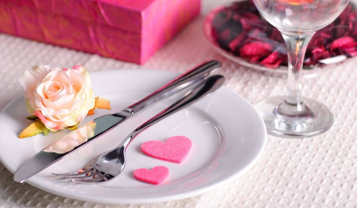 Valentine's day dinner table setting