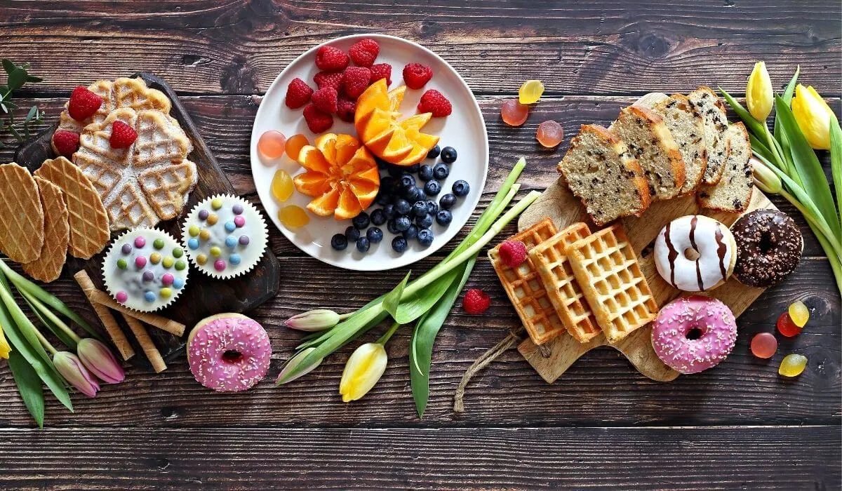 Bring a plate dessert table with doughnuts