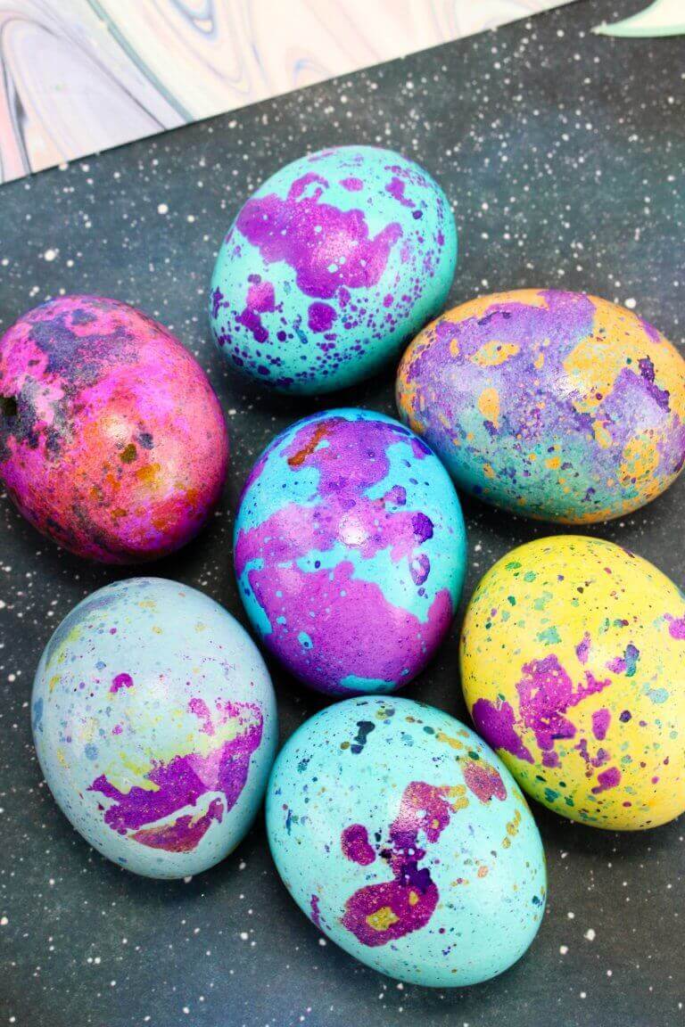 Marble look easter eggs decorated with oil and vinegar