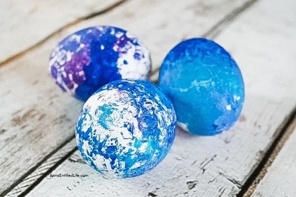 Easter eggs decorated with bubble wrap and blue paint