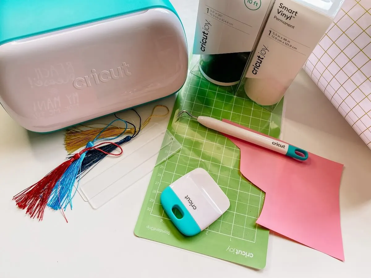 how-to-make-diy-acrylic-bookmarks-with-cricut