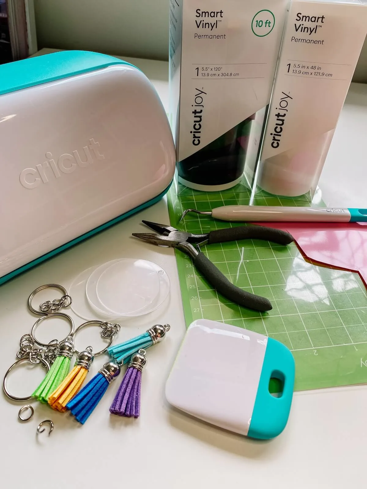 Cricut joy and materials needed to make personalised keychains.