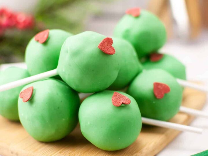 grinch cake pops.