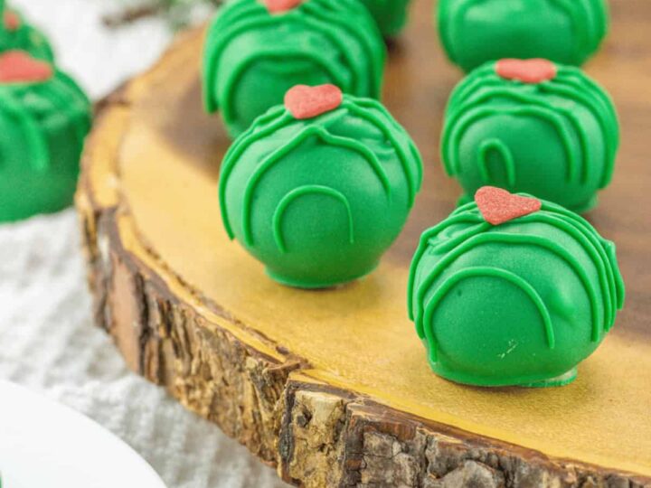 oreo grinch truffles.