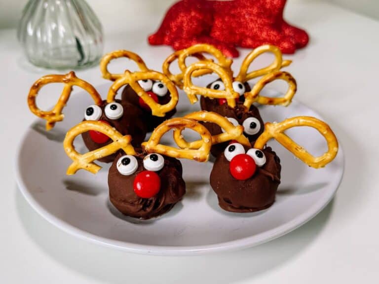 no bake mint slice ball reindeers.