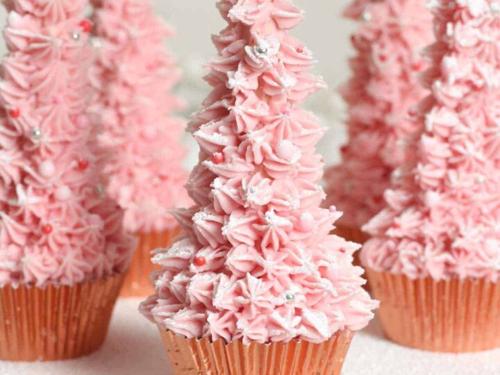 pink frosting christmas tree cupcakes.
