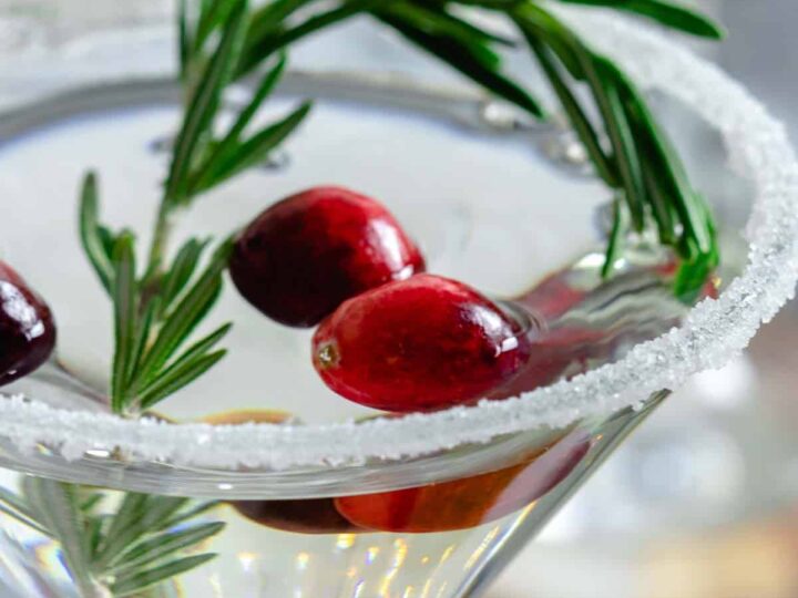 white cosmopoliton cocktail.