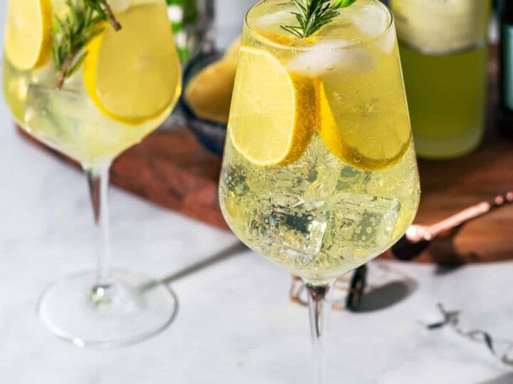 limoncello spritz cocktail.