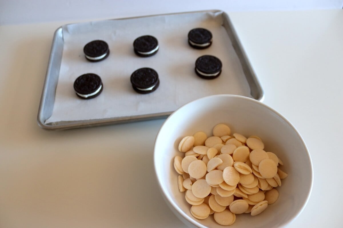 oreos and white chocolate melts.