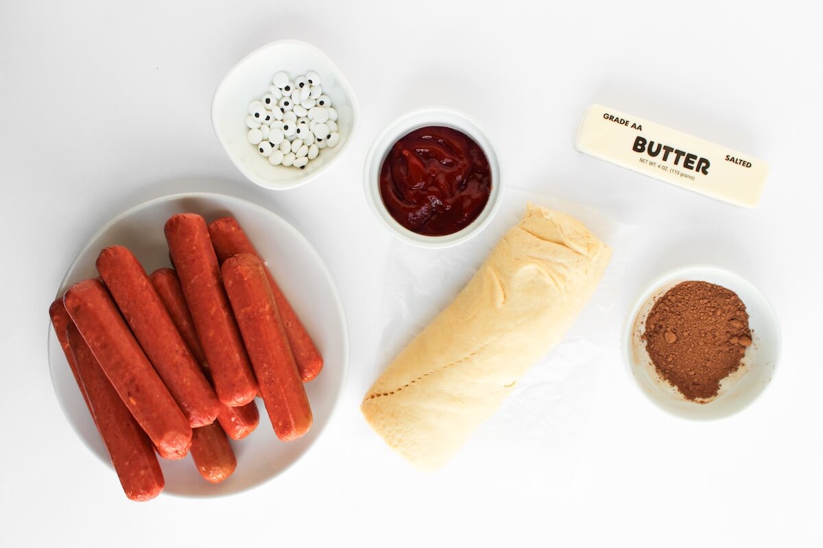 Halloween Mummy Sausages 2 mummies in a blanket hot dog ingredients.