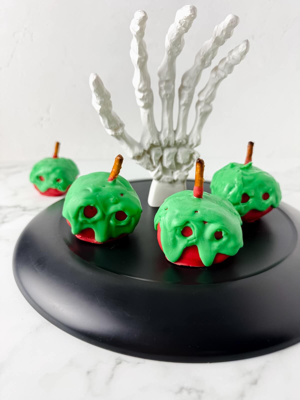 Poison Apple Marshmallow Halloween Treats 5 halloween apple chocolate marshmallows.