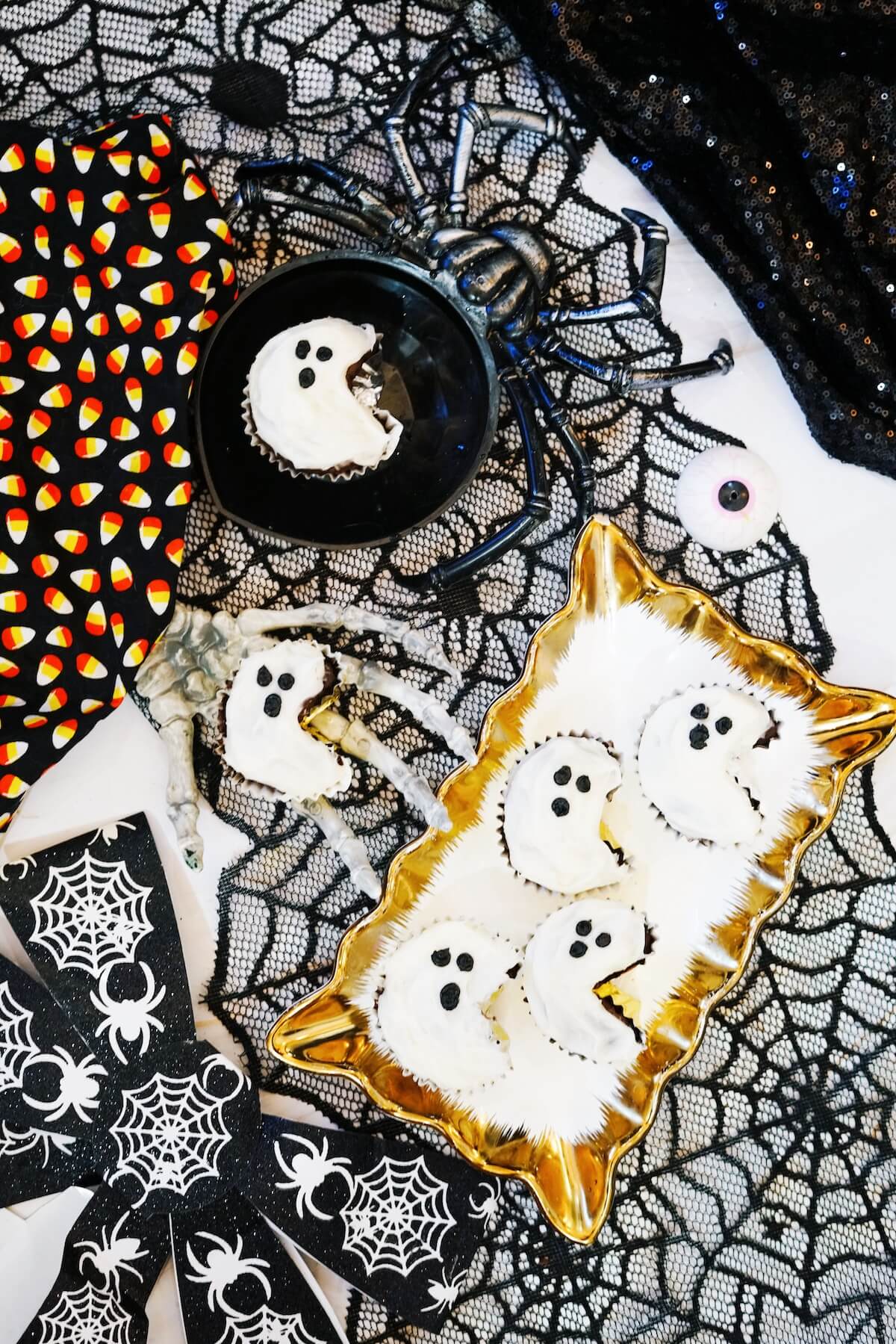 Easy Ghost Cupcakes 1 ghost shaped cupcakes.