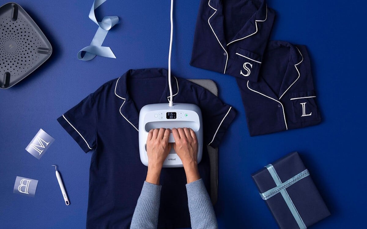 Best Gifts For Crafters (2026 Guide) 7 Cricut easy press and shirts.